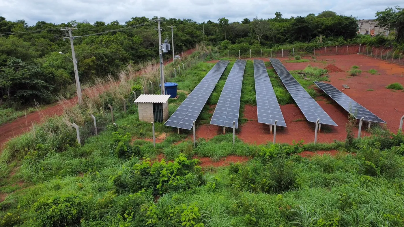 Usina solar — vista aérea