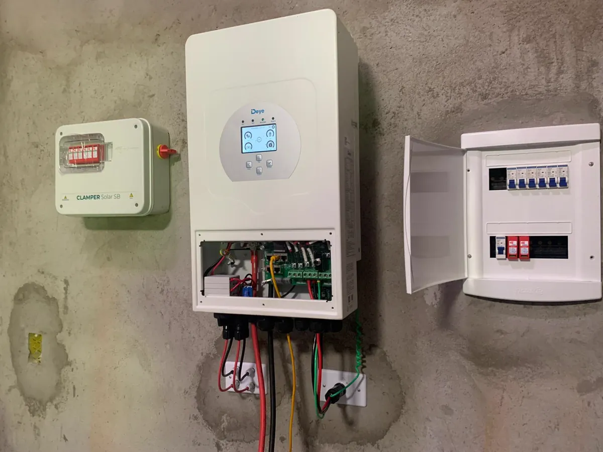 Inversor híbrido Deye com Clamper Solar